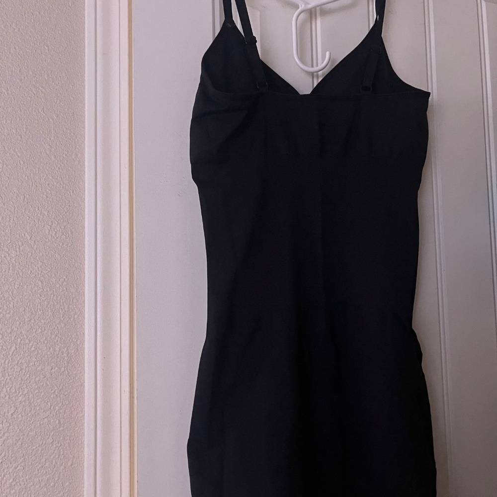 Dresses - Picture 4 of 4
